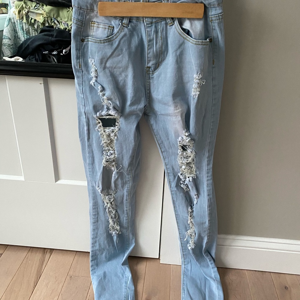 Skinny ripped jeans